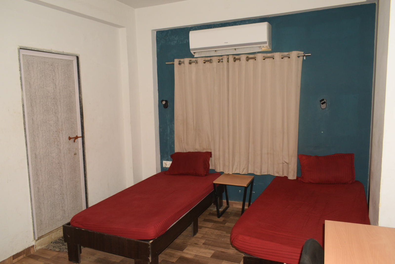 yash house pg - ahmedabad (1)