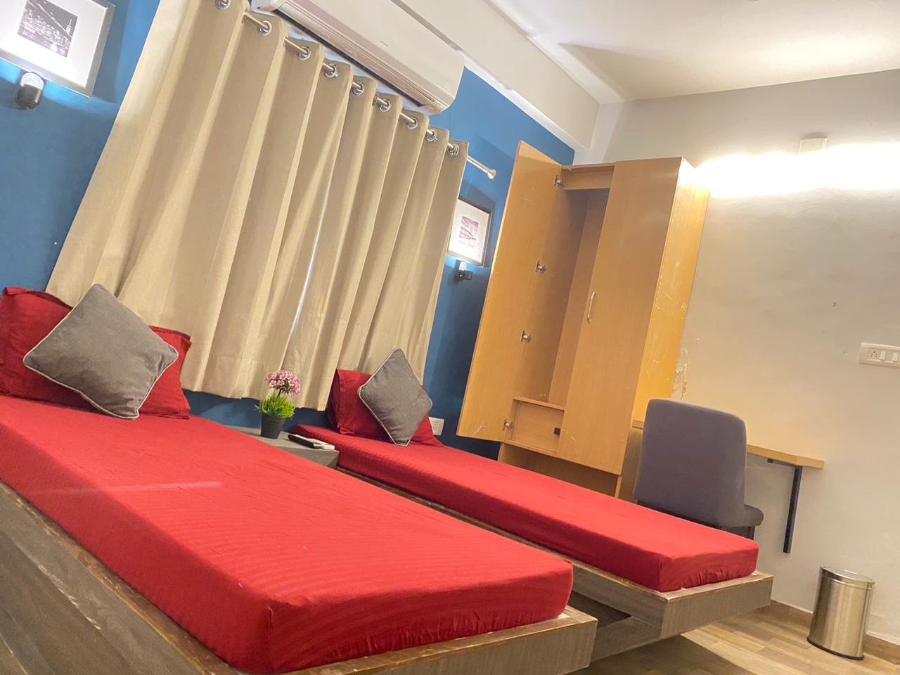yash house pg - ahmedabad (15)